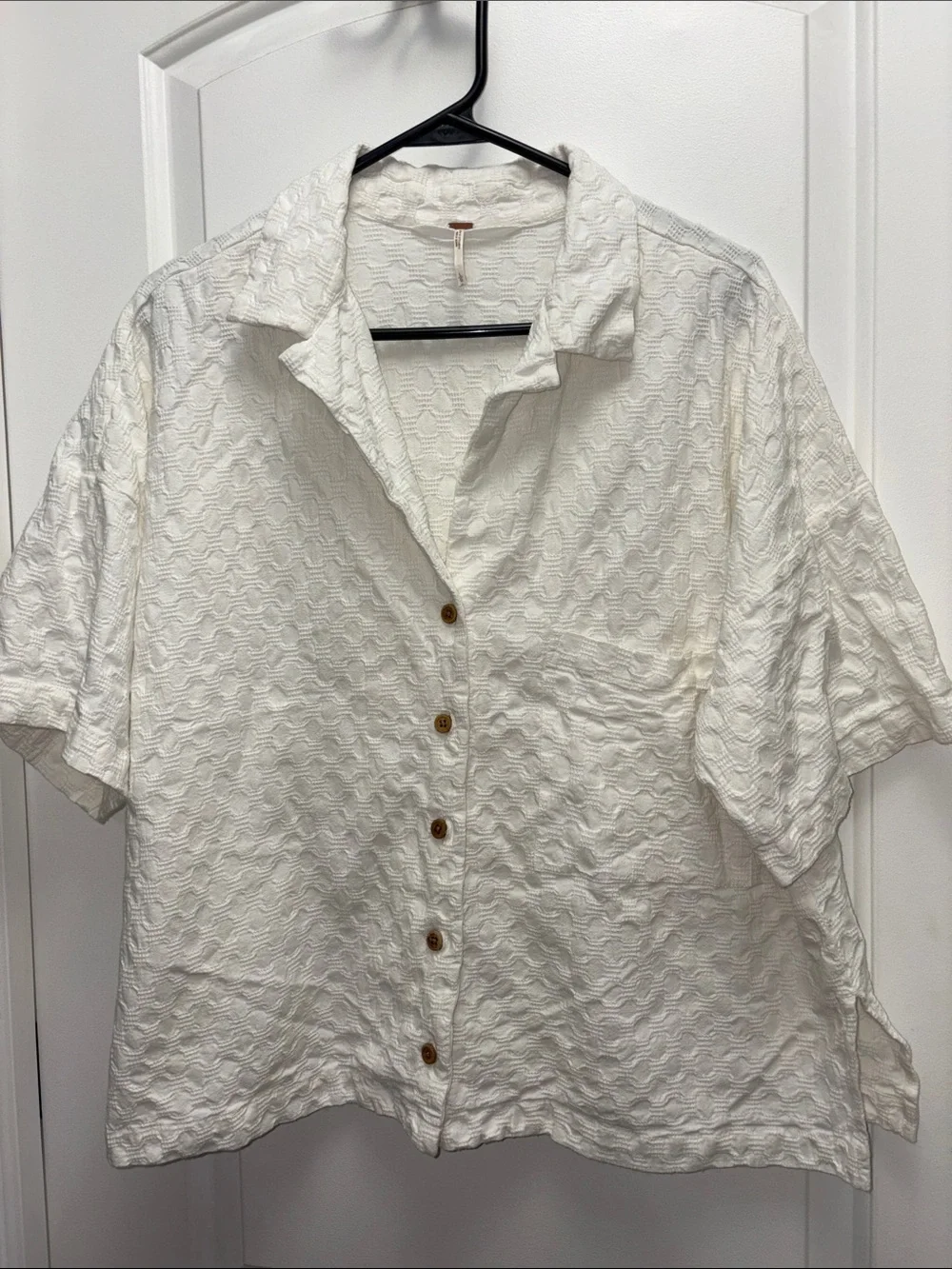 Free People White Textured Button Down Shirt Women’s L Boho Boxy Short Sleeve